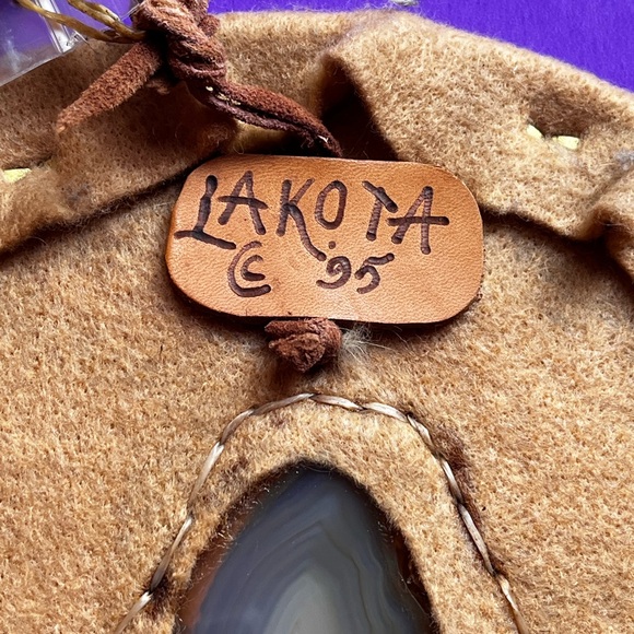 Native American Lakota Spirit Window Stone Feather Leather Signed Wall Art - NWT - Picture 7 of 9